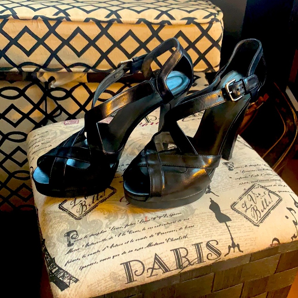 Authentic Gently Used Stuart Weitzman Heels